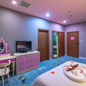 Executive Suite Smoking